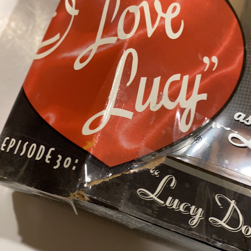 LUCILLE BALL COLLECTORS EDITION DOLL - Picture 5 of 15